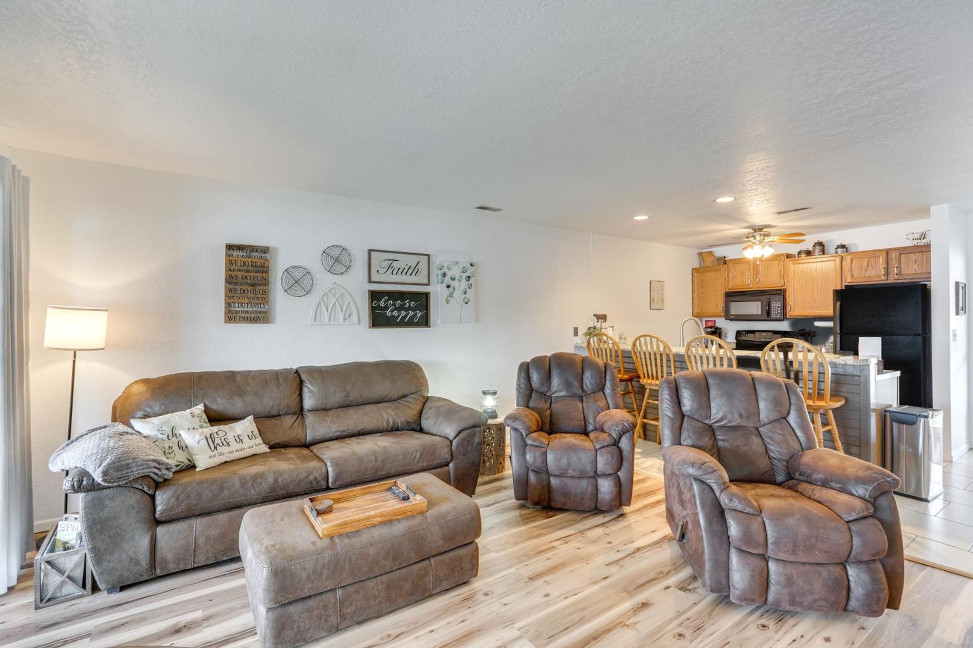 Modern Condo With Screened Balcony And Views! 오사지비치 외부 사진